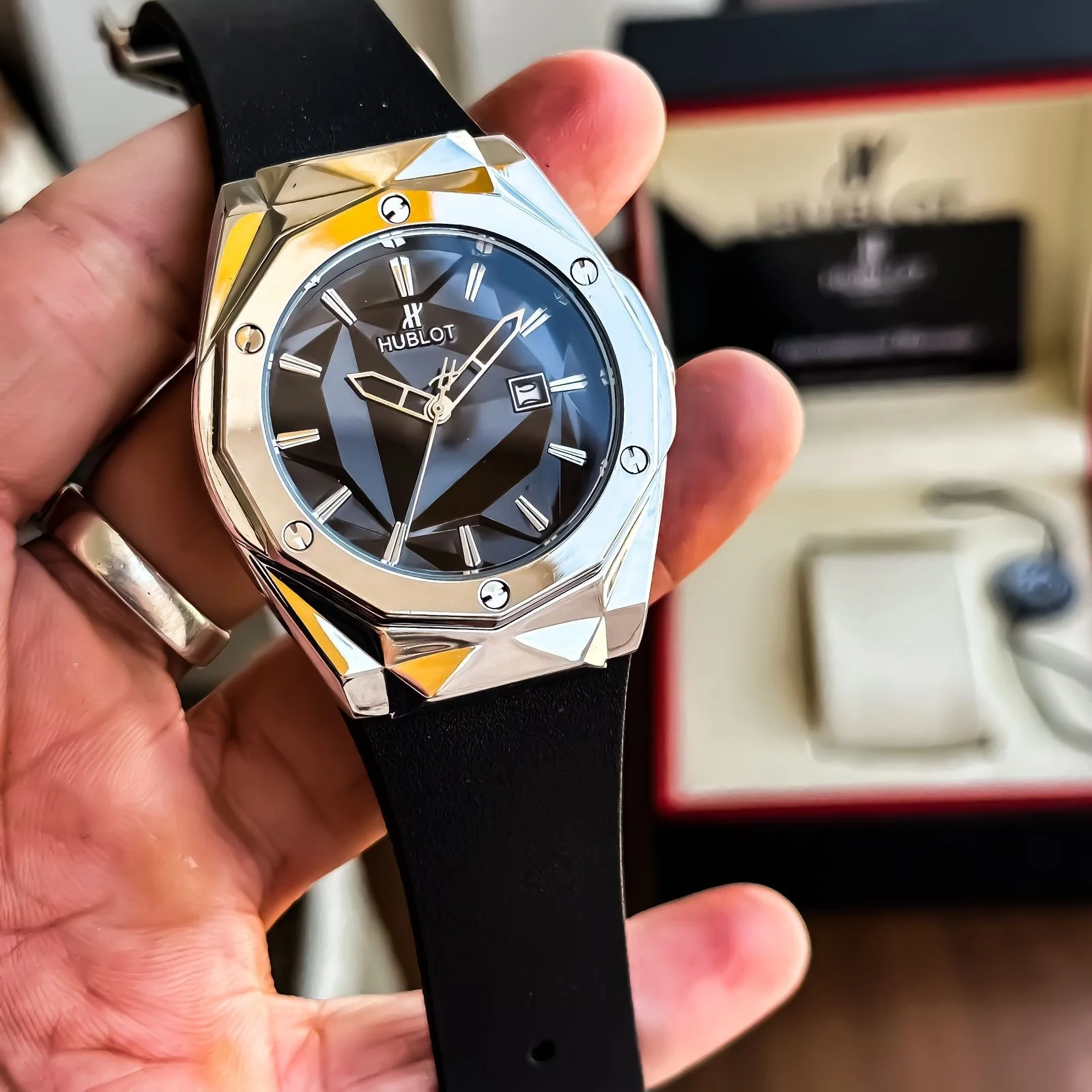 Hublot Black & Silver Premium Men’s Watch (39mm)